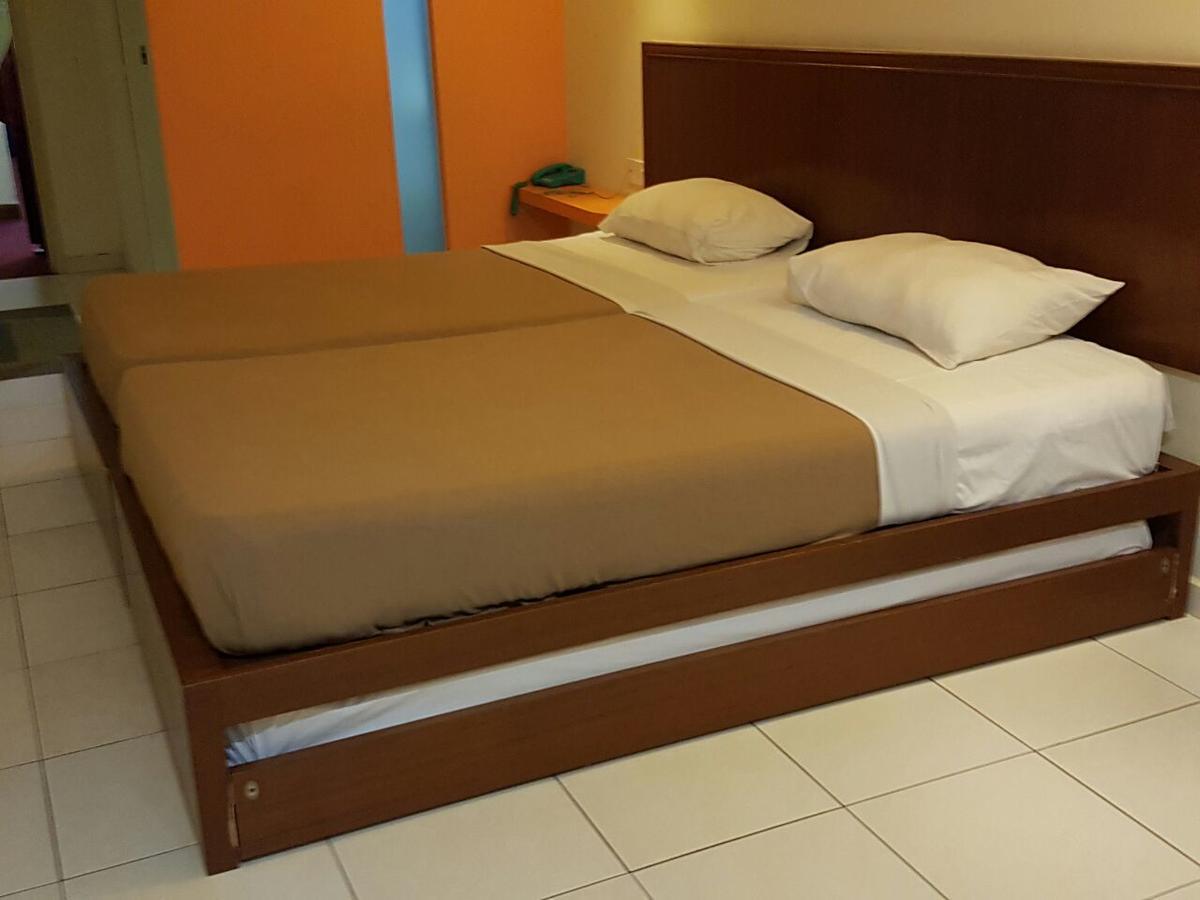 Newbridge Hotel Malacca Exteriör bild