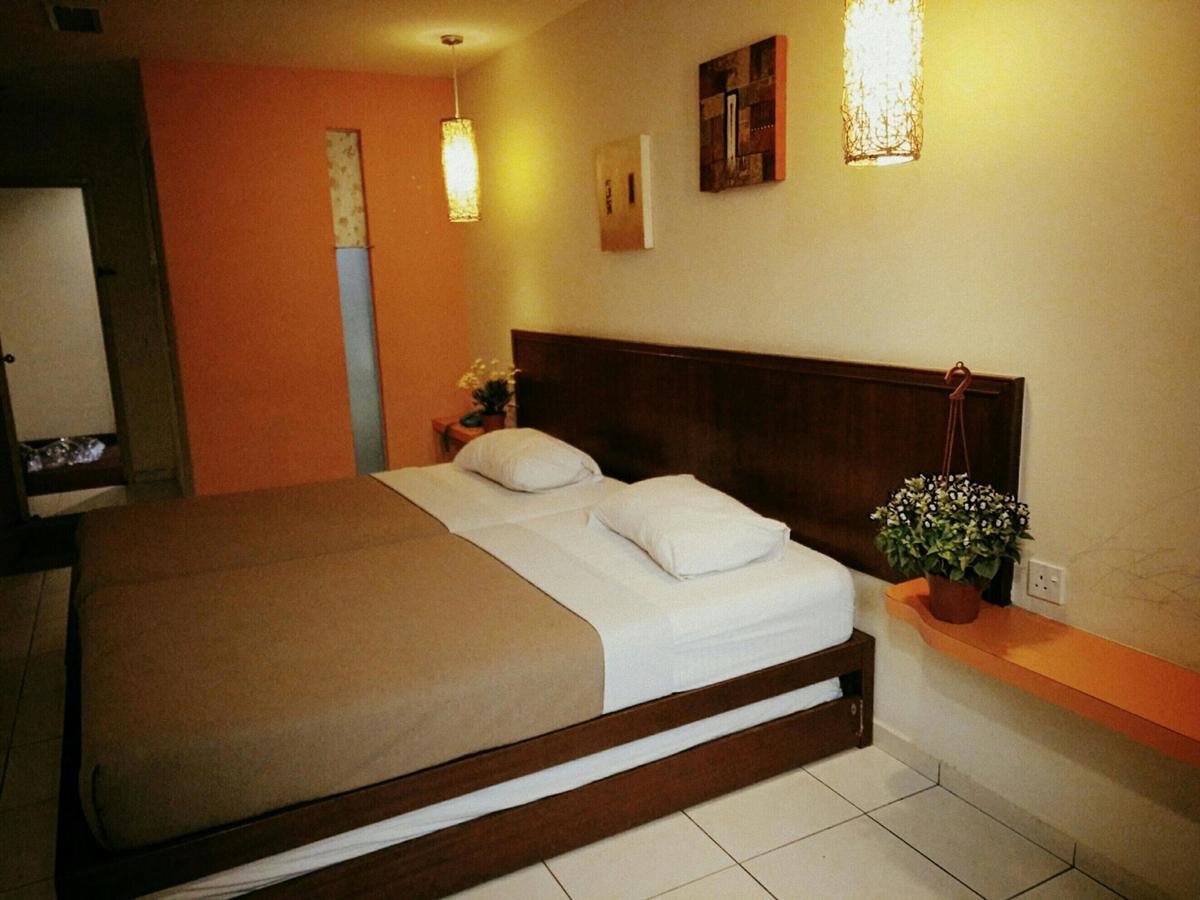 Newbridge Hotel Malacca Exteriör bild