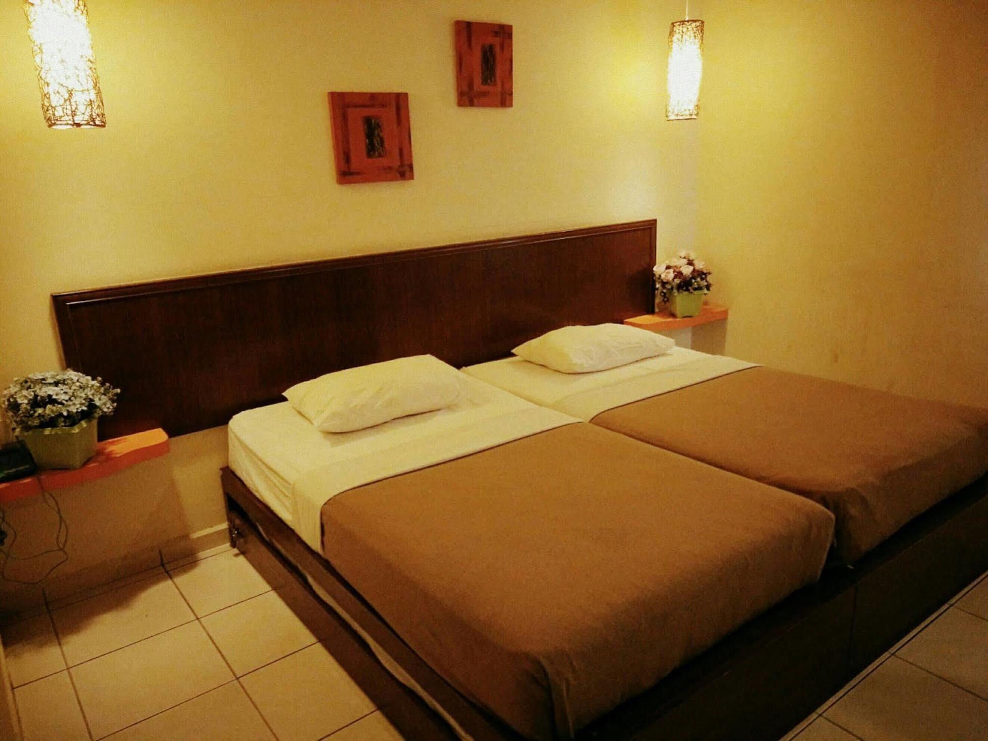 Newbridge Hotel Malacca Exteriör bild