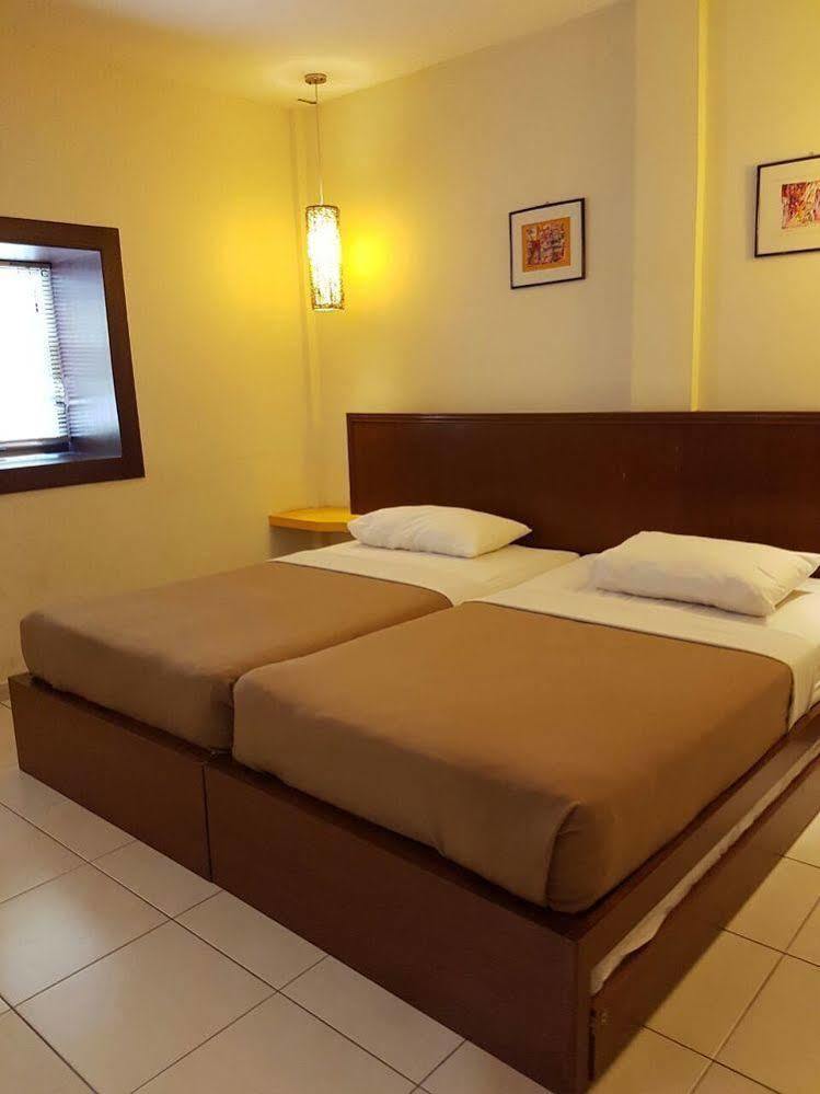 Newbridge Hotel Malacca Exteriör bild