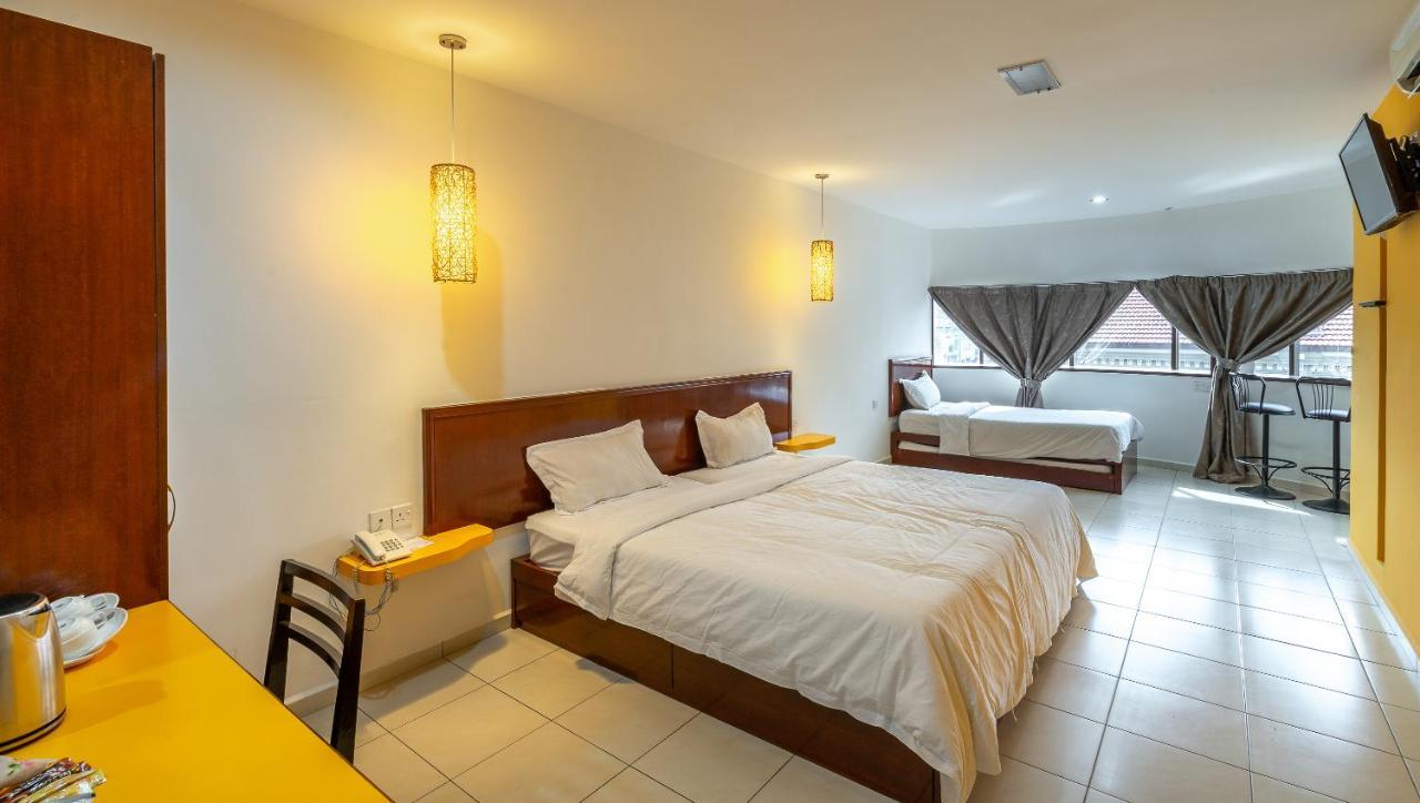 Newbridge Hotel Malacca Exteriör bild
